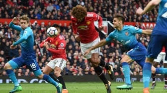 Tandukkan Fellaini Paksa Arsenal Pulang dengan Tangan Hampa