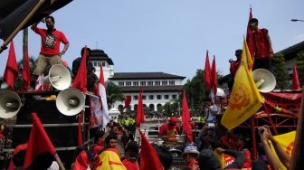 Tuntut Upah Minimum 2021 Naik, Buruh Jawa Barat akan Geruduk Gedung Sate Hari Ini