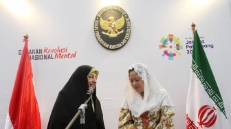 Wakil Presiden Iran Masoumeh Ebtekar melakukan pertemuan dengan Menko PMK Puan Maharani di kantor Menko PMK, Jakarta, Rabu (2/5). 