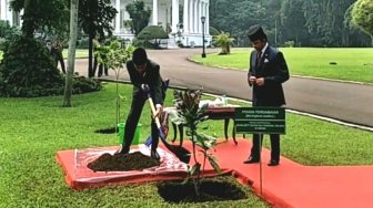 Presiden dan Sultan Brunei Tanam Pohon Perdamaian di Istana Bogor