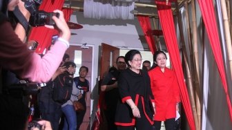 Ketua Umum PDIP Megawati Soekarnoputri membuka Rapat Koordinator Bidang Politik dan Keamanan di Kantor DPP PDIP, Jakarta, Kamis (3/5). 