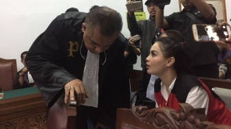 Jennifer Dunn Pernah Berhenti Rehab Karena Tak Punya Biaya