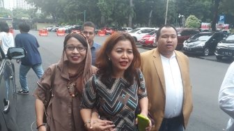 Susi Pamer Gelang Tasbih saat Diperiksa di Kasus Intimidasi #2019GantiPresiden