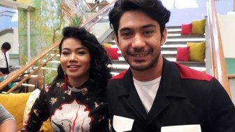 Cerita Seru di Balik Duet Reza Rahadian dan Yura Yunita