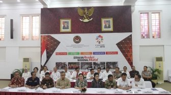 Pemerintah memberikan keterangan pers kepada wartawan terkait tindak lanjut SKB 3 Menteri tentang cuti bersama lebaran 2018 di kantor PMK, Jakarta, Senin (7/5). 