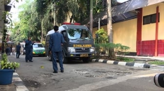 Kontak Senjata di Mako Brimob, 2 Mobil Jenazah Tiba di RS Polri