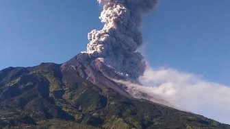 Status Merapi Waspada, Warga di Lereng Ronda Malam