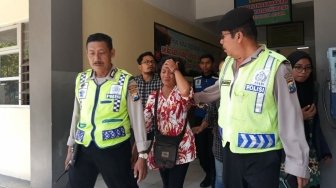 Penjual Es Kepal Milo Menangis Saat Diperiksa Polisi