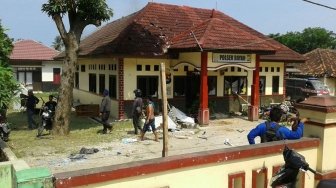 Kapolda Banten: Pembakaran Mobil di Polsek Bayah Simpang Siur