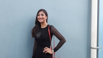 Cantik Paripurna, Gaya Rahma Azhari dalam Balutan Gaun Saat Menikah Lagi