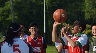 Jokowi Bermain Basket