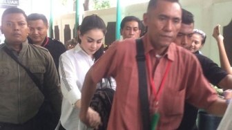 Penampilan Cetar Jennifer Dunn Jelang Sidang