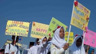 Sejumlah anak mengikuti Karnaval Budaya Dugderan untuk menyambut datangnya bulan Ramadan, di Semarang, Jawa Tengah, Senin (14/5).