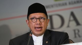 Menteri Agama Lukman Hakim Saifuddin memimpin sidang Isbat di Kementerian Agama, Jakarta, Selasa (15/5). 