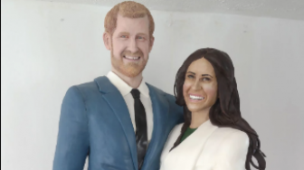 Kue Ini Berbentuk Pangeran Harry dan Meghan Markle, Sama Persis