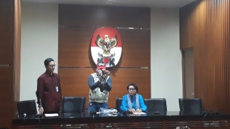 Bupati Bengkulu Selatan, Istri dan Keponakan Jadi Tersangka Suap