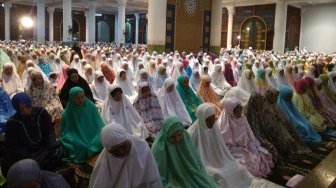 Salat Tarawih di Masjid Diperbolehkan pada Ramadhan Tahun Ini, Pejabat Dilarang Gelar Buka Puasa Bersama