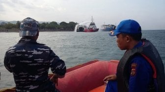 Kapal Motor Berpenumpang Labhitra Adinda Terbakar di Selat Bali