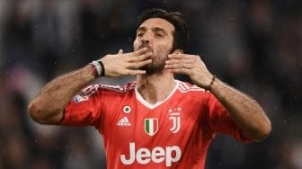 Tinggalkan Juventus, Buffon Berlinang Air Mata