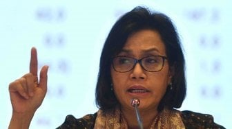 Menteri Keuangan Sri Mulyani memberikan keterangan pers kinerja APBN 2018 di kantor Kemenkeu, Jakarta, Kamis (17/5).