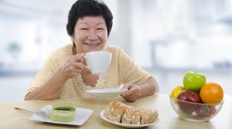 Tips Penuhi Sumber Nutrisi Seimbang Untuk Lansia