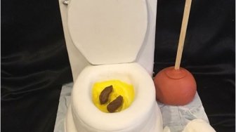 Kue Ulang Tahun Bentuk Toilet, Berani Coba?