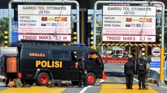 Tim Gegana Jinakkan Bom di Tol Sidoarjo