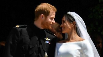 Pernikahan Harry, Ratu Inggris Tercyduk Menatap Jutek ke Meghan