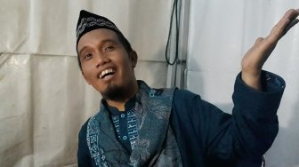 Ramadan Tahun Ini, Ustadz Maulana Ditinggal Istri dan Anak