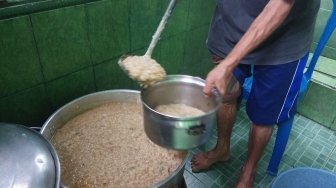 Bubur Suro, Tradisi Bagi-bagi Panganan Turun Temurun