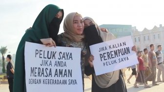 Pasca Bom Surabaya, Maukah Orang Berinteraksi dengan Wanita Bercadar?