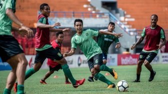 Duh, Pemain Persebaya Dilarang Colek Gorengan dan Es Selama Puasa