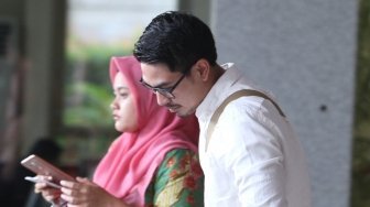 Setelah Istri dan Ibu, Giliran Adik Zumi Zola Diperiksa KPK