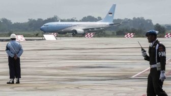 Pesawat Kepresidenan Mendarat di Bandara Kertajati