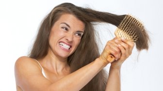 Benarkah Stres Bisa Membuat Rambut Rontok?