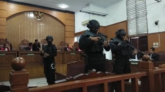 Polisi Pastikan Ledakan Saat Sidang Aman Abdurahman Bukan Bom