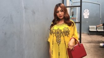 Viral Foto Seksi Disawer Lelaki, Pamela Safitri Diserang Warganet