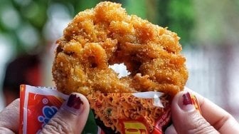 Waduh, Demam Donat Mie Goreng Terasa di Yogya!