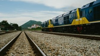 Keasyikan Bikin Konten Tiktok, Bocah di Banyuwangi Nyaris Tersambar Kereta