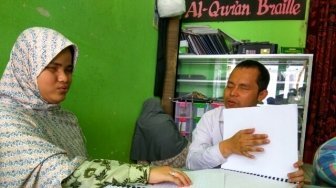 Hapus Stigma Hanya Pintar Memijat, Ada Modul Al-Qur'an Braile