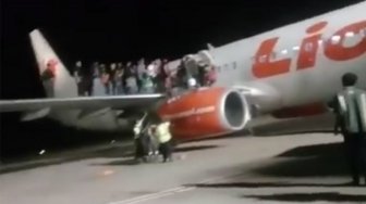 Laporkan Penumpang yang Buka Jendela Darurat, Lion Air Banjir Kecaman