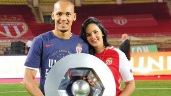 Fabinho Resmi Bergabung, Fans Liverpool Wajib Tahu Sosok Cantik Istrinya