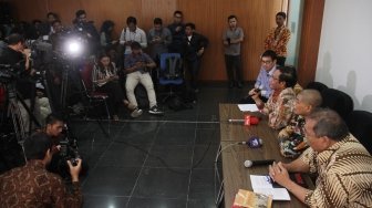 Anggota Dewan Pengarah Badan Pembinaan Ideologi Pancasila (BPIP), Mahfud MD, memberikan klarifikasi terkait gaji BPIP, di kantor Watimpers. Jakarta, Kamis (31/5).