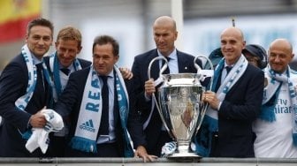 Zinedine Zidane mengantar Real Madrid memenangkan trofi Liga Champions musim 2017/18 usai mengalahkan Liverpool 3-1 dalam partai final yang berlangsung di Kiev, Ukraina, Minggu (27/5/2018) [AFP]