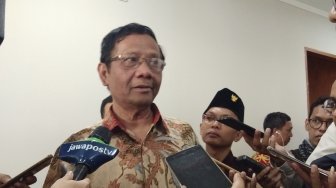 Tuntaskan 13 Kasus Pelanggaran HAM Berat, Mahfud MD Temui 11 Anggota Tim Rekonsiliasi di Surabaya
