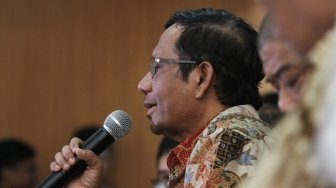 Anggota Dewan Pengarah Badan Pembinaan Ideologi Pancasila (BPIP), Mahfud MD, memberikan klarifikasi terkait gaji BPIP, di kantor Watimpers. Jakarta, Kamis (31/5).