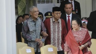 Ketua Dewan Pengarah BPIP Megawati Soekarnoputri, Wakil Presiden ke-6 Tri Sutrisno dan Wakil Presiden ke-11 Boediono menghadiri upacara Hari Lahir Pancasila di halaman Gedung Pancasila, Kementerian Luar Negeri, Jakarta, Jumat (1/6). 