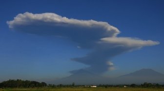 Gunung Merapi Kembali Erupsi pada Jumat Malam