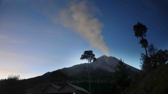 Dalam Sehari Gunung Merapi Keluarkan Lava Hingga Puluhan Kali