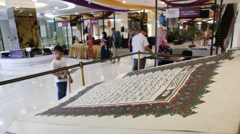 Pameran Al Quran di Ramadan Raya Feast, Pasaraya Blok M, Jakarta, Sabtu (28/5). 